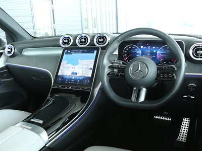 2025 Mercedes-BENZ GLC photo 3