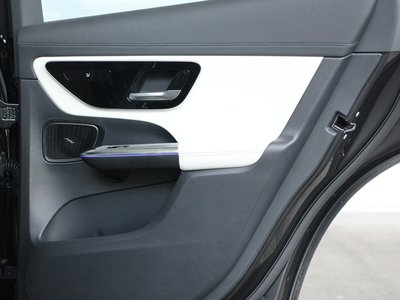 2025 Mercedes-BENZ GLC photo 13