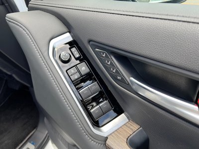 صورة 16 لـ 2023 Toyota LAND CRUISER 300
