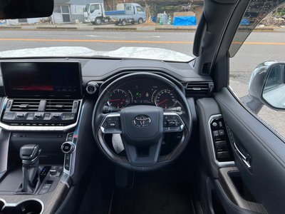 صورة 12 لـ 2023 Toyota LAND CRUISER 300