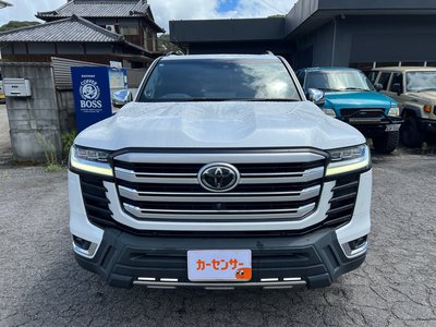 صورة 2 لـ 2023 Toyota LAND CRUISER 300