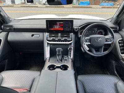 صورة 13 لـ 2023 Toyota LAND CRUISER 300