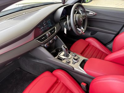 صورة 78 لـ 2025 ALFA Romeo JULIA