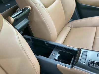 2024 Lexus LBX thumbnail 35