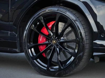 2019 Lamborghini URUS — фото 18