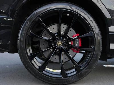 2019 Lamborghini URUS — фото 17