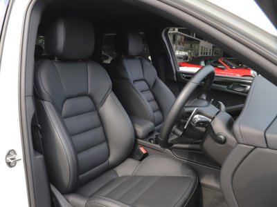 صورة مصغرة 13 لـ 2023 Porsche MACAN