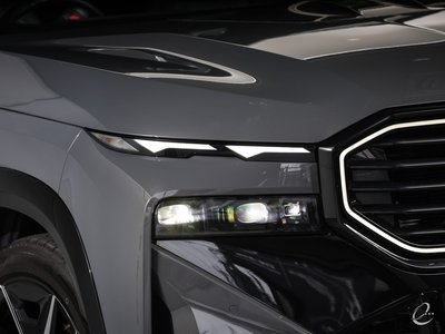 2023 BMW XM thumbnail 18