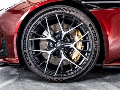صورة 28 لـ 2025 Aston Martin DB12 VOLANTE