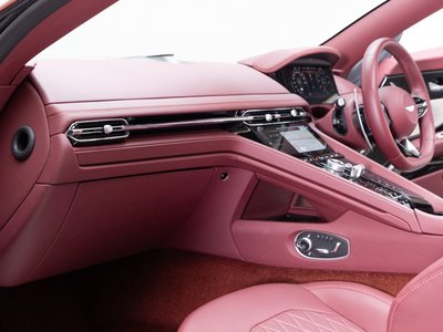 صورة 54 لـ 2025 Aston Martin DB12 VOLANTE
