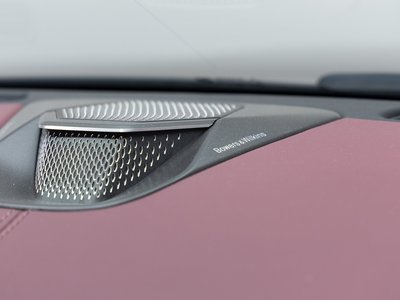 صورة 71 لـ 2025 Aston Martin DB12 VOLANTE