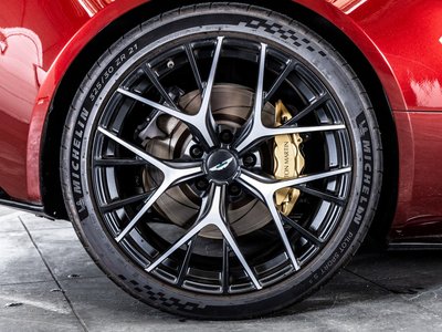 صورة 31 لـ 2025 Aston Martin DB12 VOLANTE