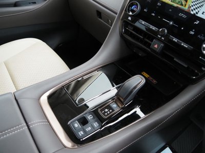 صورة 60 لـ 2023 Toyota ALPHARD