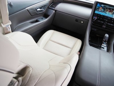 صورة 72 لـ 2023 Toyota ALPHARD