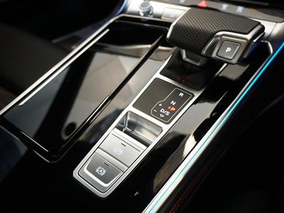 2025 AUDI RS6 AVANT thumbnail 37