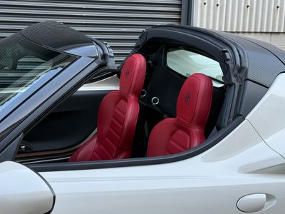 صورة 29 لـ 2016 ALFA Romeo 4C SPIDER