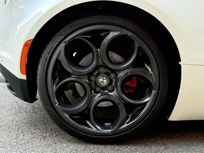 صورة 33 لـ 2016 ALFA Romeo 4C SPIDER