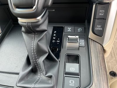 2024 Toyota LAND CRUISER 300 — миниатюра 39