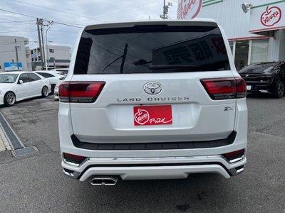 2024 Toyota LAND CRUISER 300 — миниатюра 13