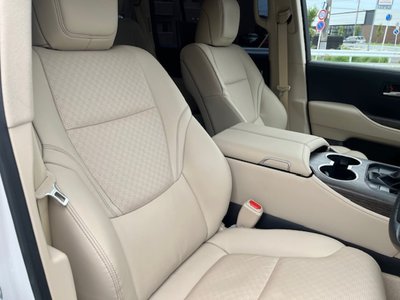 2024 Toyota LAND CRUISER 300 — миниатюра 35