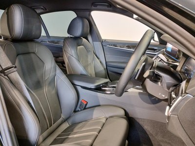 2023 BMW 5 SERIES — фото 14