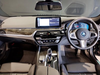 2023 BMW 5 SERIES — фото 12