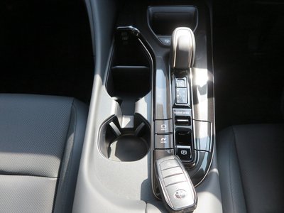 صورة 33 لـ 2024 Toyota CROWN SPORT