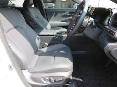 صورة 28 لـ 2024 Toyota CROWN SPORT