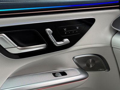 2026 Mercedes-BENZ EQE thumbnail 41