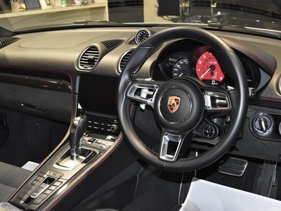 2022 Porsche 718 thumbnail 31