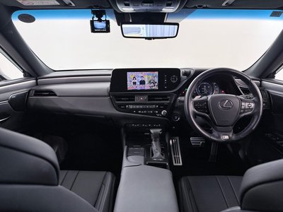 2022 Lexus ES photo 3