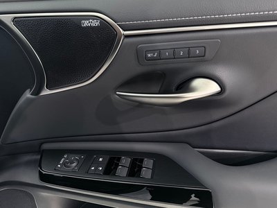 2022 Lexus ES thumbnail 32