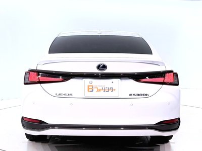 2022 Lexus ES photo 13