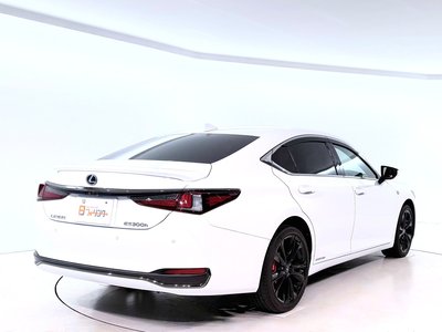 2022 Lexus ES photo 8