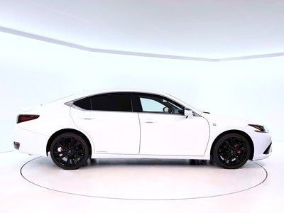 2022 Lexus ES photo 9