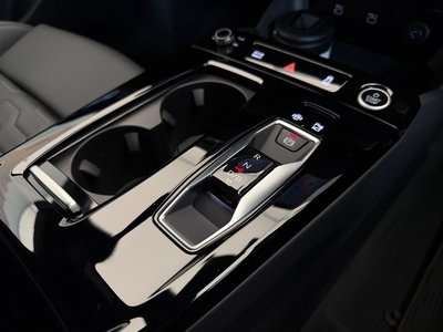 صورة 18 لـ 2025 AUDI A6 SPORTBACK E-TRON