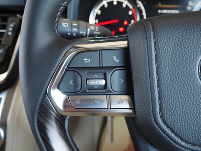 صورة 27 لـ 2024 Toyota LAND CRUISER 300