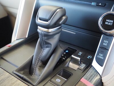 صورة 33 لـ 2024 Toyota LAND CRUISER 300