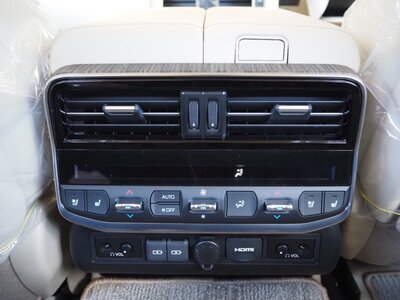 صورة 47 لـ 2024 Toyota LAND CRUISER 300