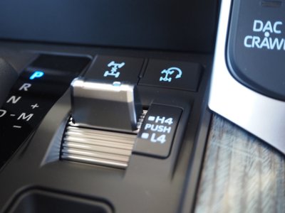 صورة 34 لـ 2024 Toyota LAND CRUISER 300