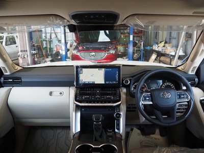 صورة 24 لـ 2024 Toyota LAND CRUISER 300