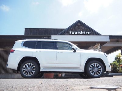 صورة 6 لـ 2024 Toyota LAND CRUISER 300