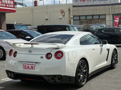 صورة 2 لـ 2012 Nissan GT-R