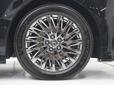 2026 Lexus LM thumbnail 17