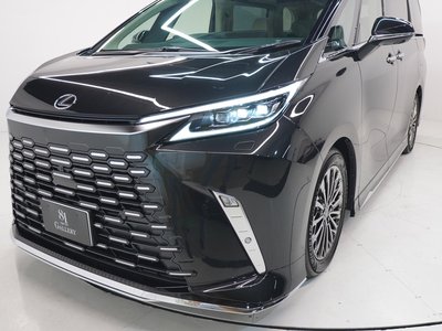 2026 Lexus LM photo 9