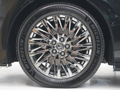 2026 Lexus LM thumbnail 18