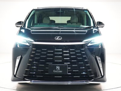2026 Lexus LM photo 2
