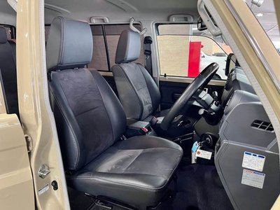 2023 Toyota LAND CRUISER 70 — миниатюра 11