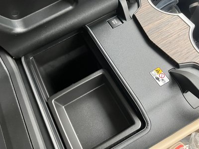 2025 Toyota LAND CRUISER 300 photo 12