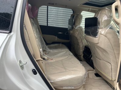 2025 Toyota LAND CRUISER 300 photo 10
